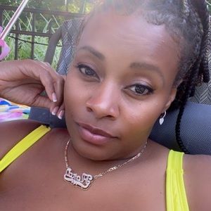 Meet your Posher, Flora